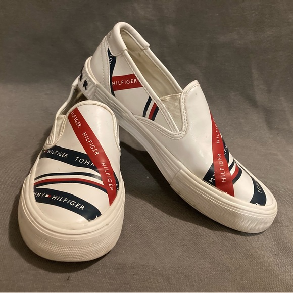 TOMMY HILFIGER SLIP ON’s size 6M - Picture 10 of 10